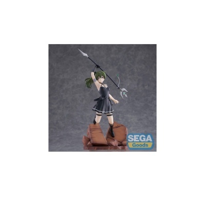 Estátua de figura feminina com lança e base em pedra, logo SEGA Goods