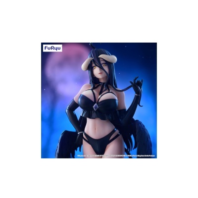 Figura colecionável de personagem feminina com chifres e roupa preta