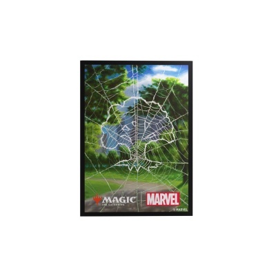 Capa com teia de aranha sobre fundo natural com logos Magic e Marvel