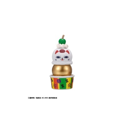Boneco decorativo com cara pintada e cereja no topo