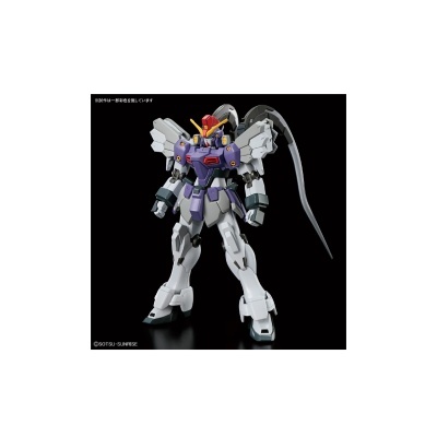 Figura de ação robótica estilo Gundam multi-colorida em fundo preto