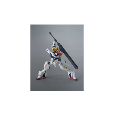 Figura articulada de robô mecha branco com arma preta
