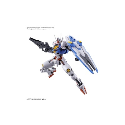 Figura robótica com arma e escudo em fundo branco com texto.