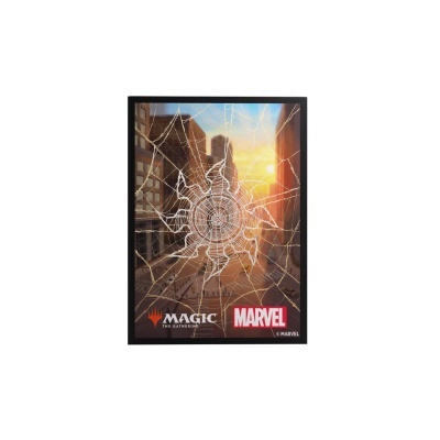 Estrutura emoldurada com padrão de teia de aranha branca sobre cenário urbano ao pôr do sol e logos Magic The Gathering e Marvel