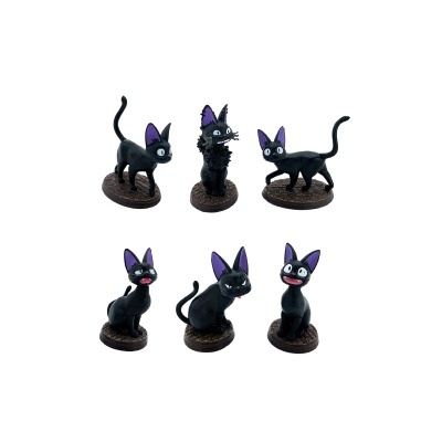 Seis figuras de gatos pretos com interior roxo nas orelhas e diferentes expressões, em bases ovais castanhas.
