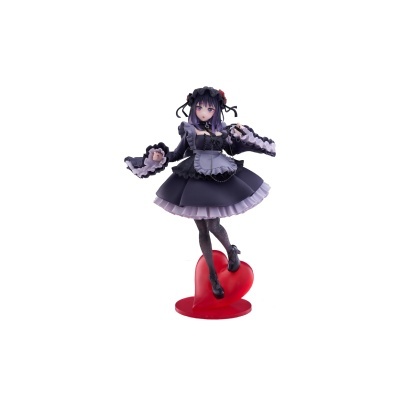 Figura colecionável de personagem feminina de vestido gótico em preto e cinza sobre suporte vermelho em forma de coração