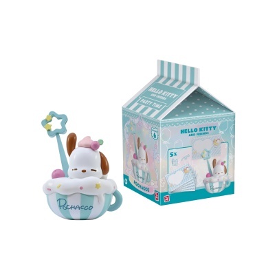 Figurinha Pochacco em caneca decorada com varinha e caixa de embalagem azul e branca