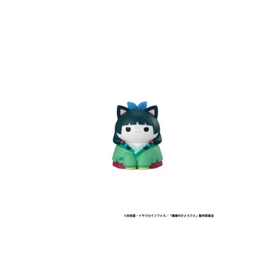 Figura de vinil com orelhas de gato e roupa verde e vermelha