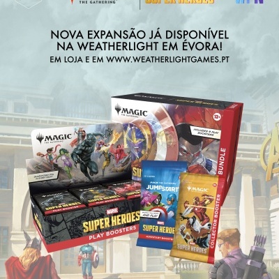 Caixas e pacotes de cartas Magic The Gathering Marvel Super Heroes com personagens e logotipos.