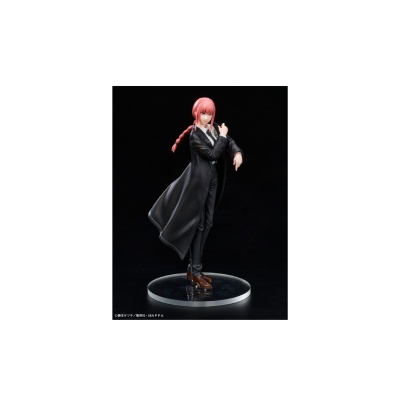 Figura colecionável de personagem anime com sobretudo preto e cabelo rosa em base circular.