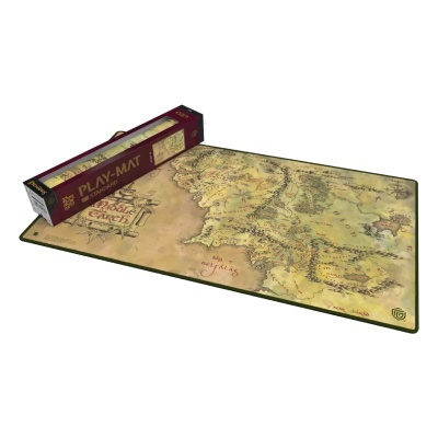 Tapete de jogo com mapa da Terra Média do Senhor dos Anéis e caixa embalamento ao lado