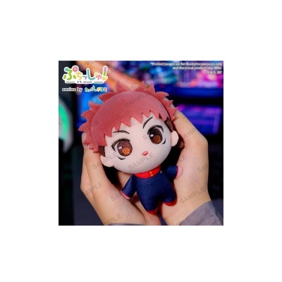 Peluche tipo boneco com cabelo cor-de-rosa e fato azul escuro com detalhes vermelhos em mãos