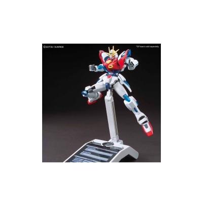Figura de robô Gundam em suporte cinza com base e fundo escuro