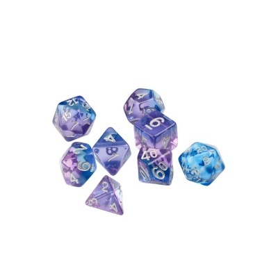 Dados de jogos em tons de azul e roxo, com números prateados.