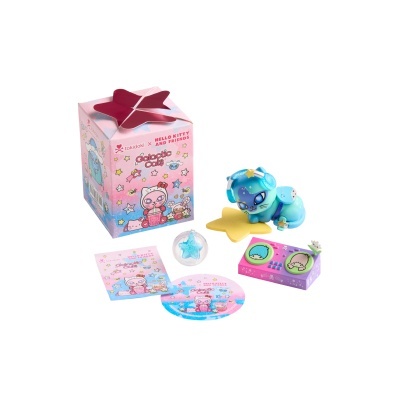 Brinquedo gato galáctico Tokidoki x Hello Kitty e embalagem colorida