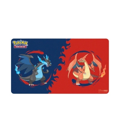 Tapete para cartas Pokémon com Mega Charizard X azul e Mega Charizard Y vermelho