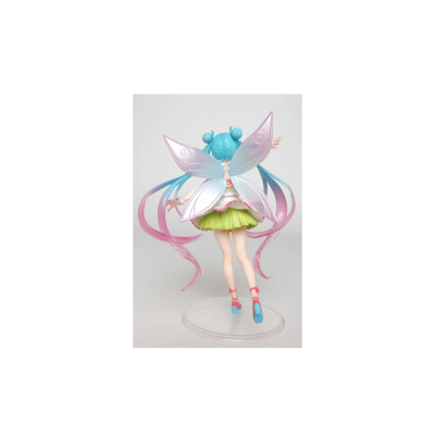 Figura de boneca com asas translúcidas em tons rosa e azul e vestido colorido