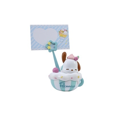 Suporte para cartão Pochacco em chávena com decoração de chantilly e estrela, cartão em forma de coração azul