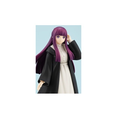Figura colecionável de personagem feminina com cabelo roxo e vestido branco