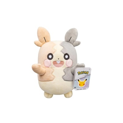 Peluche Pokémon metade bege metade cinza segurando uma etiqueta
