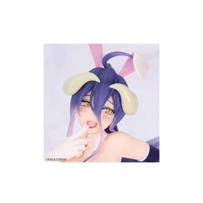 Figura anime com cabelo azul, olhos amarelos, orelhas cor creme, acessórios de coelho cor de rosa e luvas brancas