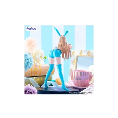 Figura decorativa mulher coelhinha azul com botas altas e orelhas em base preta com livros, flores e chávena rosa