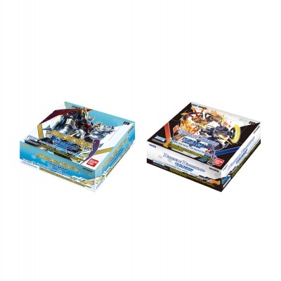 Caixas de modelos de montagem Gundam, uma azul e branca e outra preta e branca com figuras de robôs