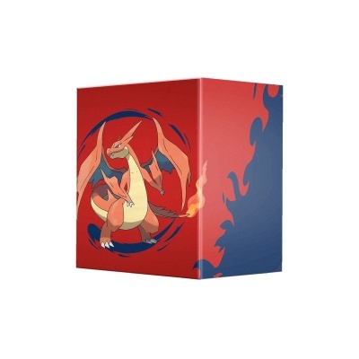 caixa vermelha e azul com ilustração de Charizard