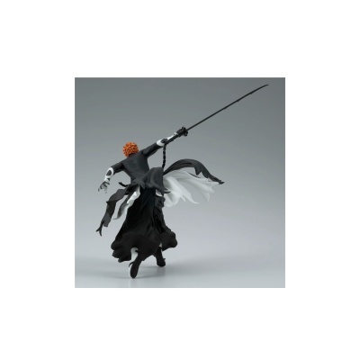 Figura colecionável com capa preta rasgada e espada longa.