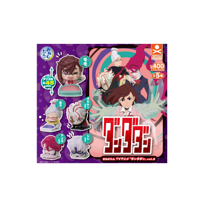 embalagem de figuras anime chibi coloridas com texto japonês e preço