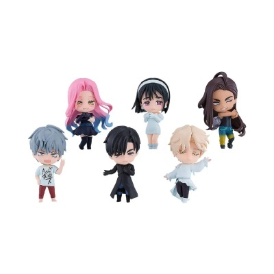 Figuras vinyl colecionáveis estilo anime com várias cores e roupas em fundo branco.