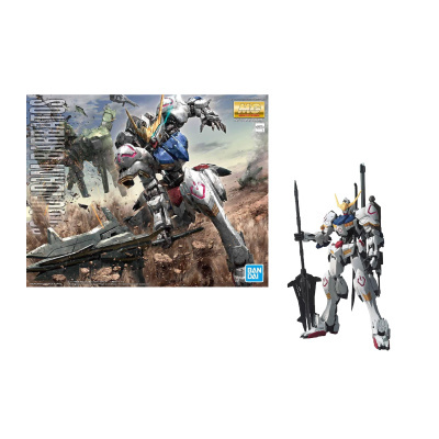 Figura robô articulado branco azul vermelha com lança