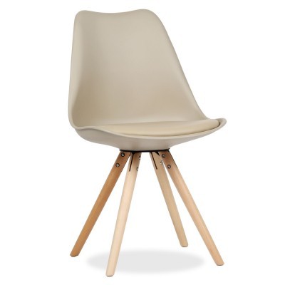 Cadeira bege com pernas de madeira clara em fundo branco