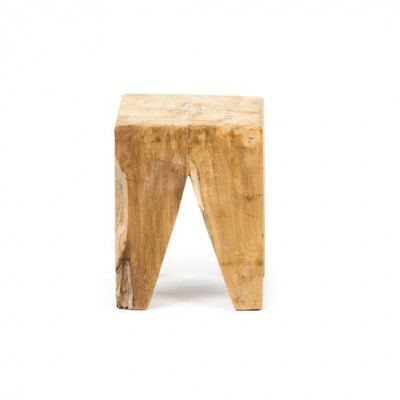 Banco pequeno de madeira maciça com recorte triangular nas pernas