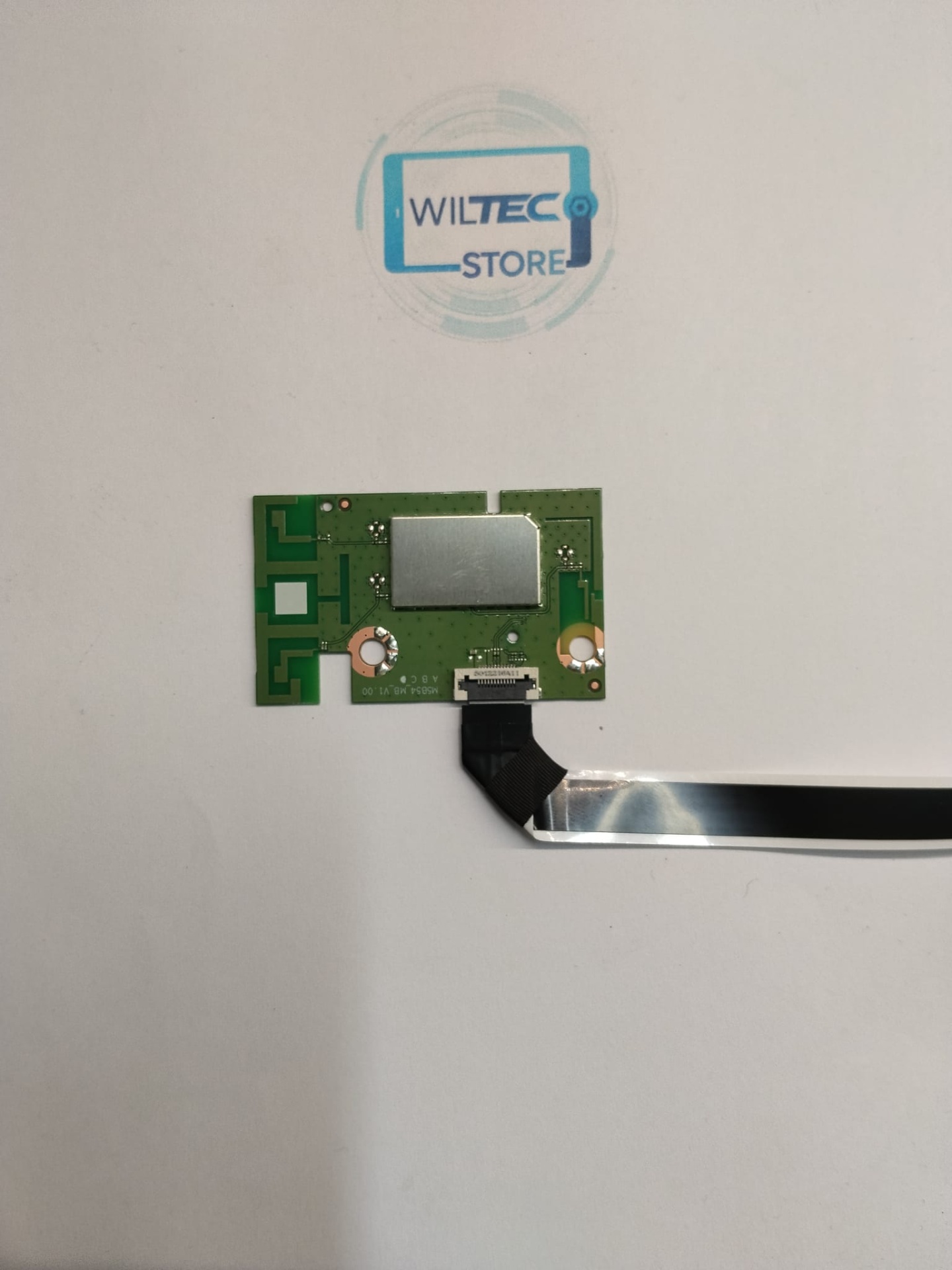 Wifi Module TV Hisense 50A6Q / TX7663BU51T MW510 Placa eletrónica com fita flexível sobre fundo branco com logótipo WILTEC STORE