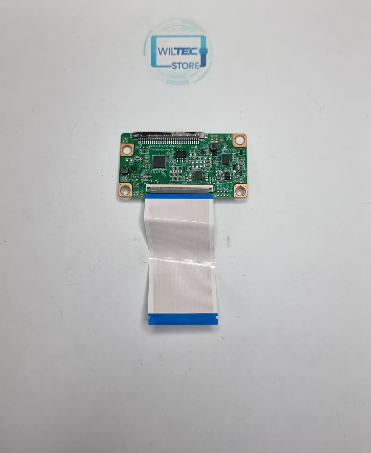 Logicboard TV Silver IPFR-32/411593 / V320BJ9-Q01_C1 Placa de circuito com fita flexível sobre fundo branco com logo WILTEC STORE.