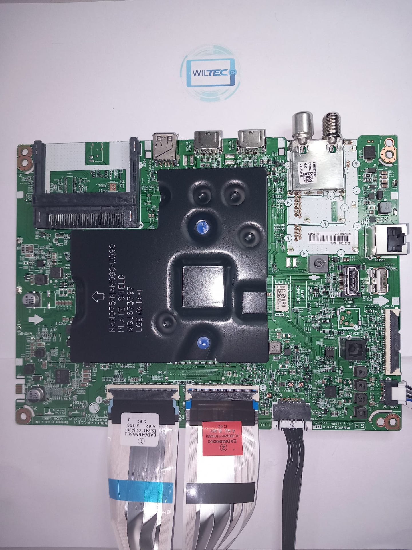 Mainboard TV LG 50UR78006LK / EAX70042605(1.0) Placa eletrónica verde com escudo preto e cabos ligados.
