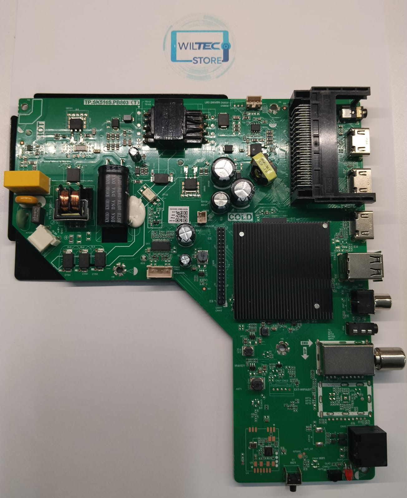 Mainboard TV Silver IPFR-32/412904 / TP.SK516S.PB803 (T) Placa eletrónica verde com condensadores e conectores HDMI em fundo branco com logótipo WILTEC STORE