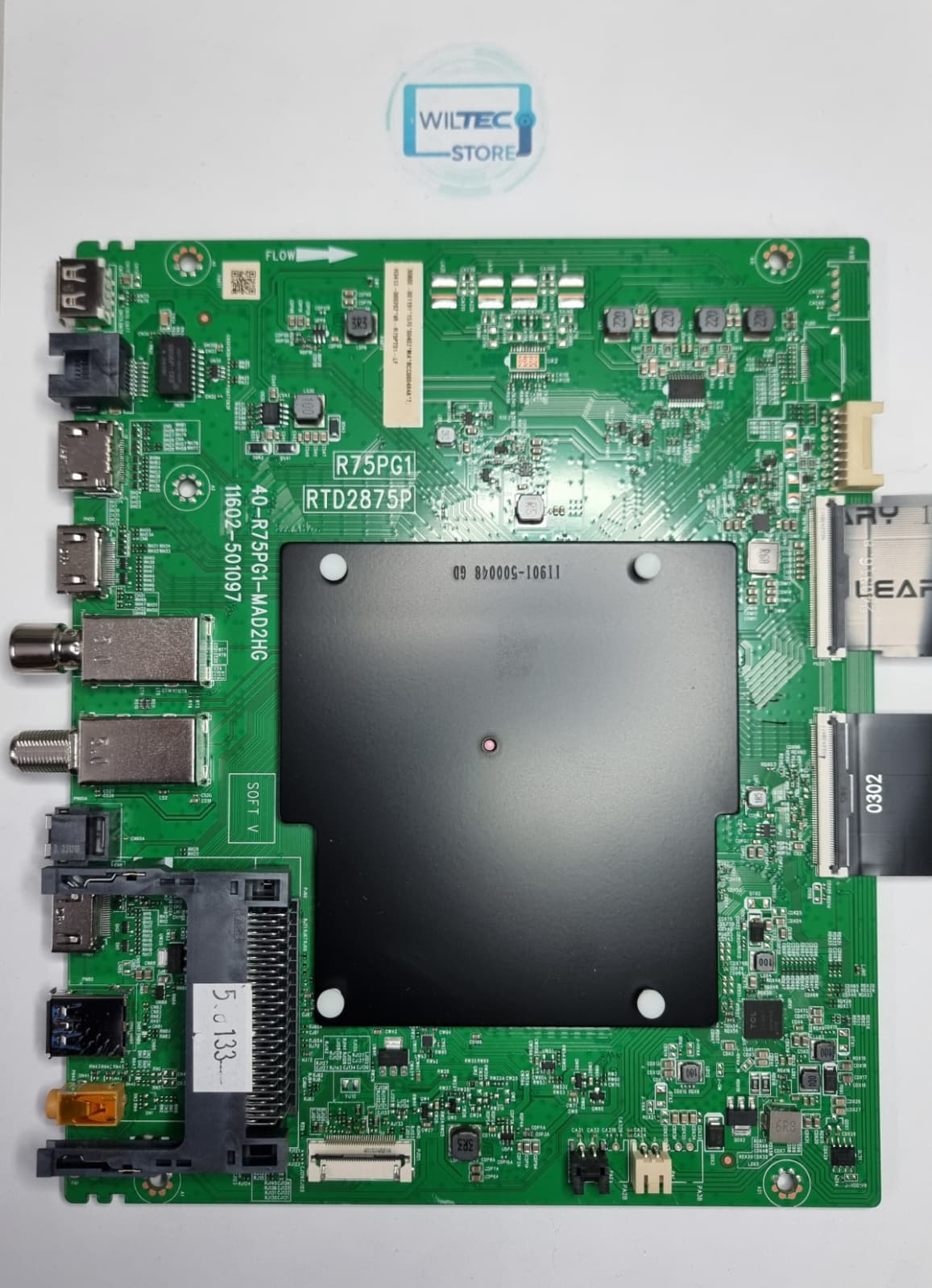 Mainboard TV TCL 65P755 / 40-R75PG1-MAD2HG Placa eletrónica verde com etiquetas e selo WILTEC STORE num fundo branco