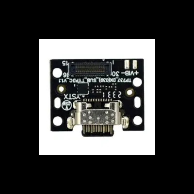 Placa eletrónica preta com conector metálico e texto branco