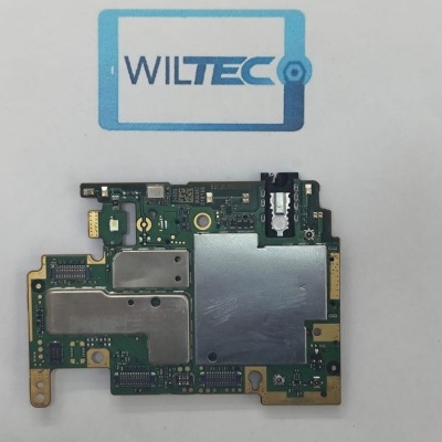 Placa de circuito eletrónica sobre papel branco com logotipo WILTEC
