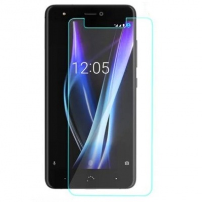 Smartphone preto com protetor de ecrã transparente e hora 12:05 no ecrã