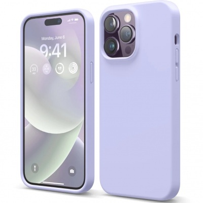 Smartphone com capa lilás e três câmaras traseiras