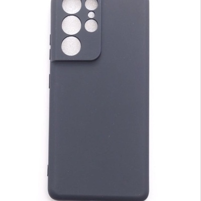 Capa protetora preta para smartphone com recortes para câmaras