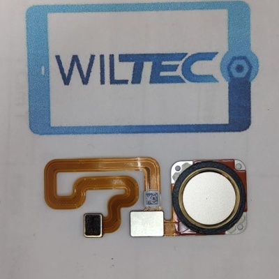 Peça eletrónica flexível com botão circular branco em fundo com logo WILTEC
