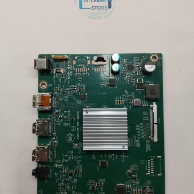Placa de circuito impresso verde com dissipador de calor e conectores HDMI