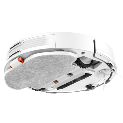 Aspirador robô branco visto de baixo com pano de limpeza cinzento.