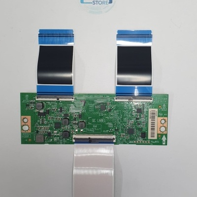 Placa eletrónica verde com cabos planos e texto QC LABEL