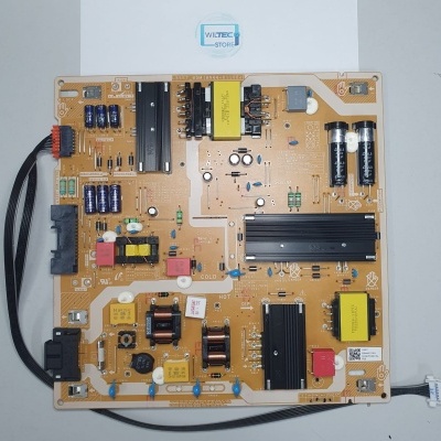 Placa eletrónica de circuito impresso com componentes e conectores
