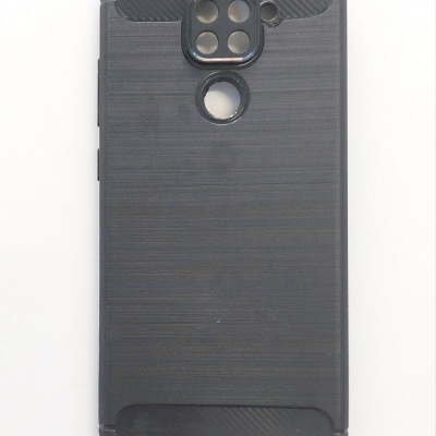 Capa protetora preta para smartphone com recortes para câmaras e sensor